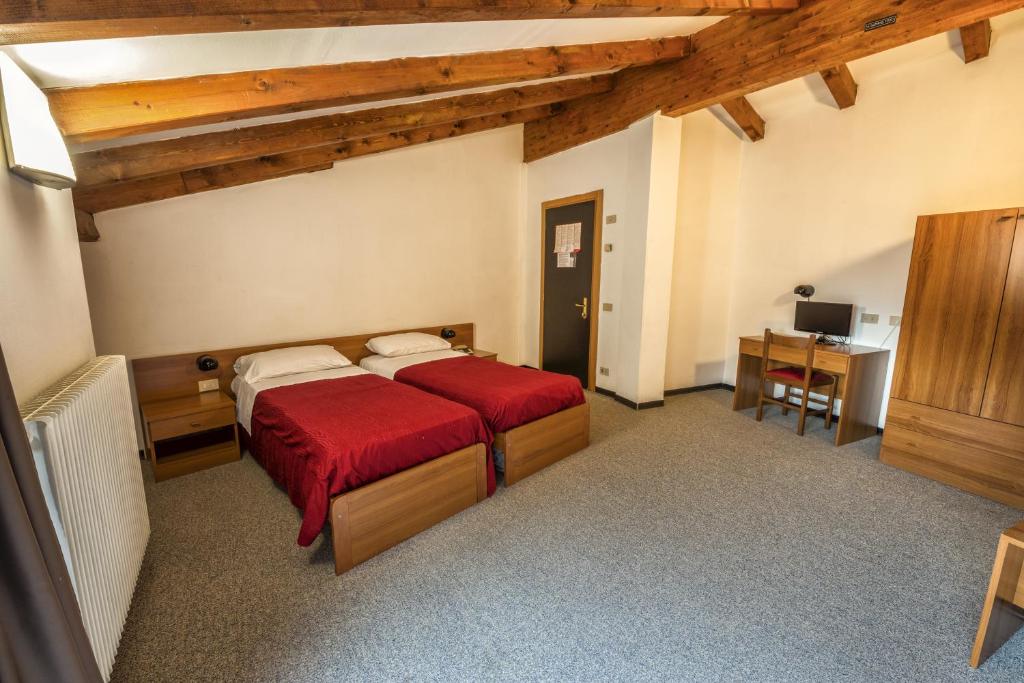 Łóżko lub łóżka w pokoju w obiekcie Hotel Drago