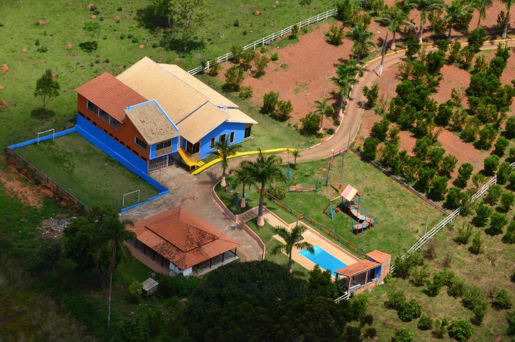 an overhead view of a house with a swimming pool at Sitio Virtual Net in Lambari