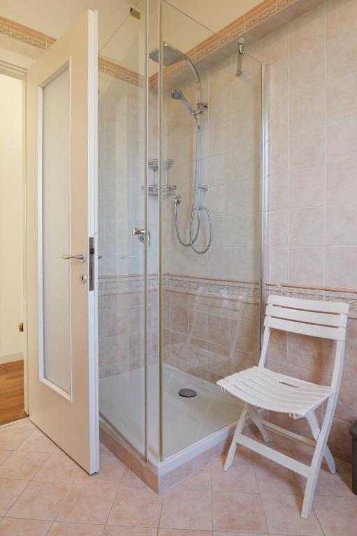 A bathroom at CASA NAVLA' AppartamentI "Ulivi"- "Fiori" -"Velieri"-"Luna"-"Nido"-"Taverna"