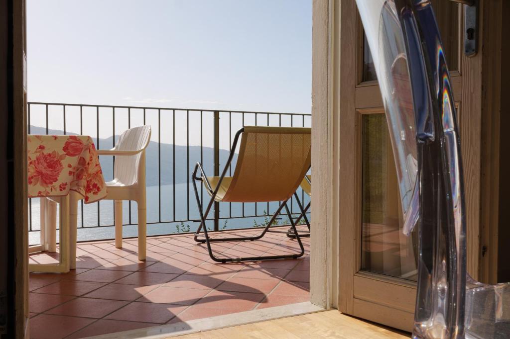 A balcony or terrace at CASA NAVLA' AppartamentI "Ulivi"- "Fiori" -"Velieri"-"Luna"-"Nido"-"Taverna"