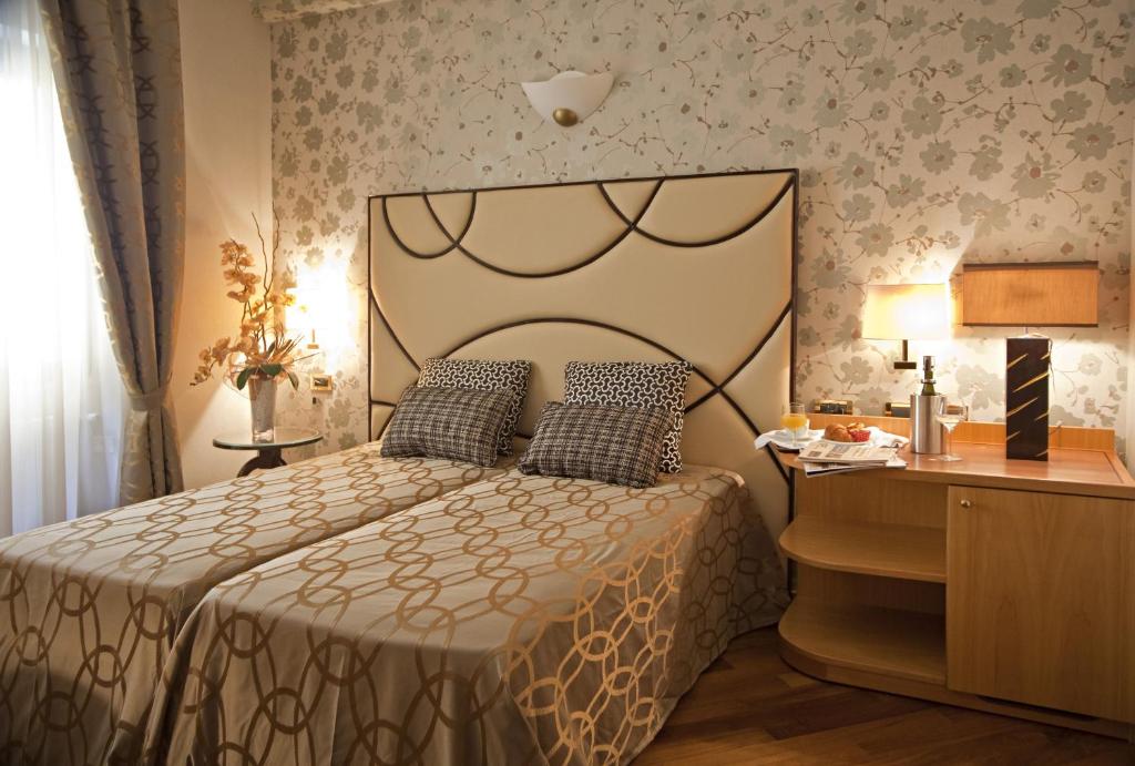 Ένα ή περισσότερα κρεβάτια σε δωμάτιο στο Hotel Europa
