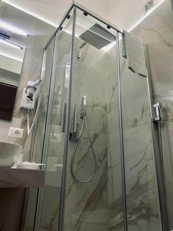 Koupelna v ubytování Falìkrjda Suite & Rooms