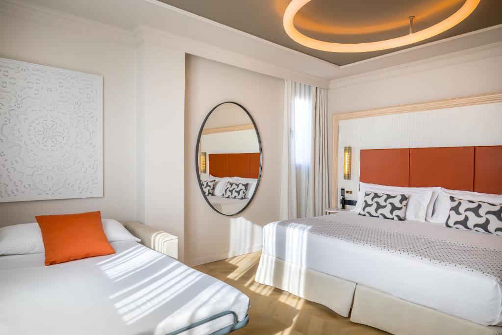 Postel nebo postele na pokoji v ubytování Barceló Carmen Granada