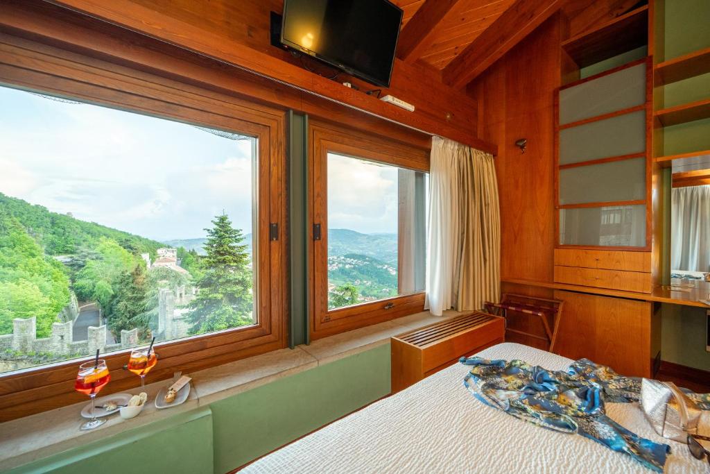 Nespecifikovaný výhled na hory nebo výhled na hory při pohledu z hotelu