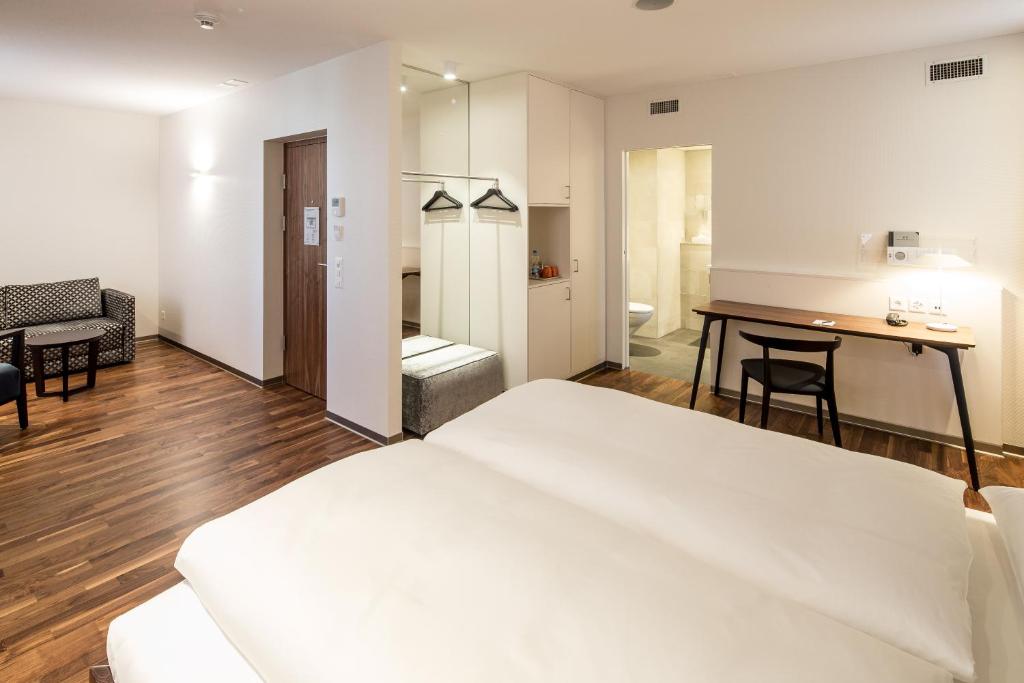 Voodi või voodid majutusasutuse Hotel Schweizerhof Basel toas