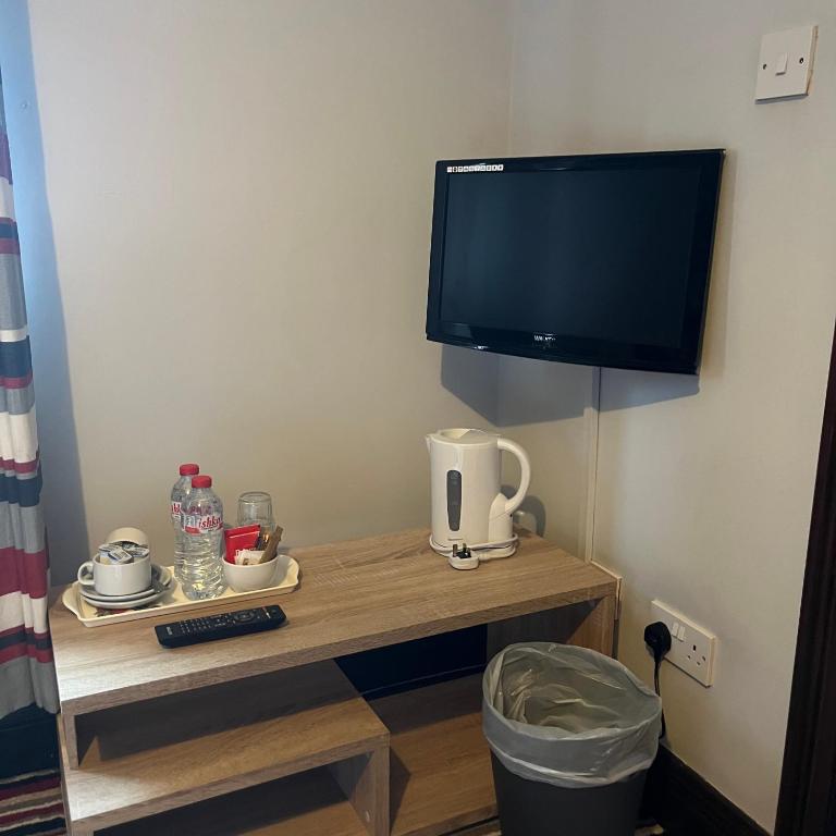 Příslušenství pro přípravu čaje a kávy v ubytování The Yeats County Inn Hotel