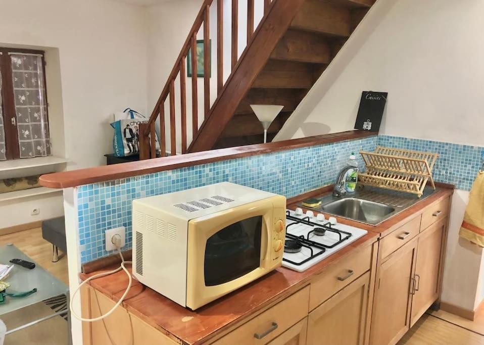 Kuchyň nebo kuchyňský kout v ubytování Appartement T3 agréable à Bourbon l'Archambault