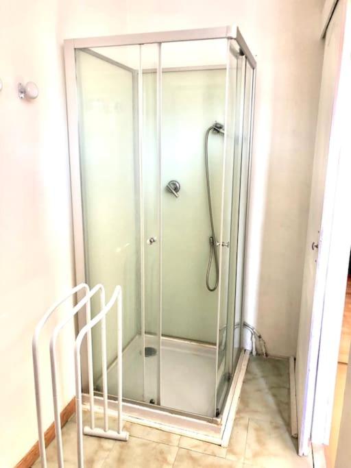 Koupelna v ubytování Appartement T3 agréable à Bourbon l'Archambault