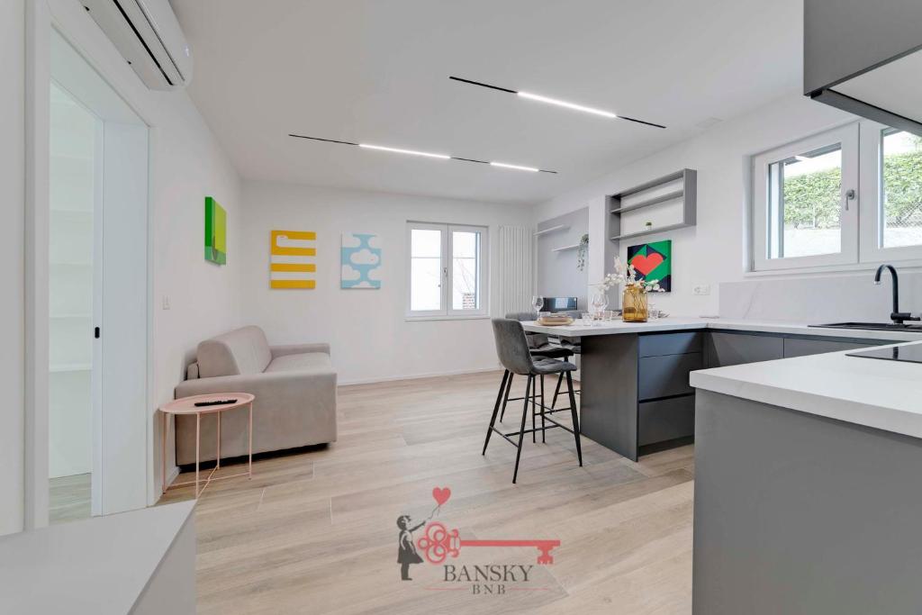 Home Sofia Room 4 - 5min Station -By EasyLife Swiss - Resim 10