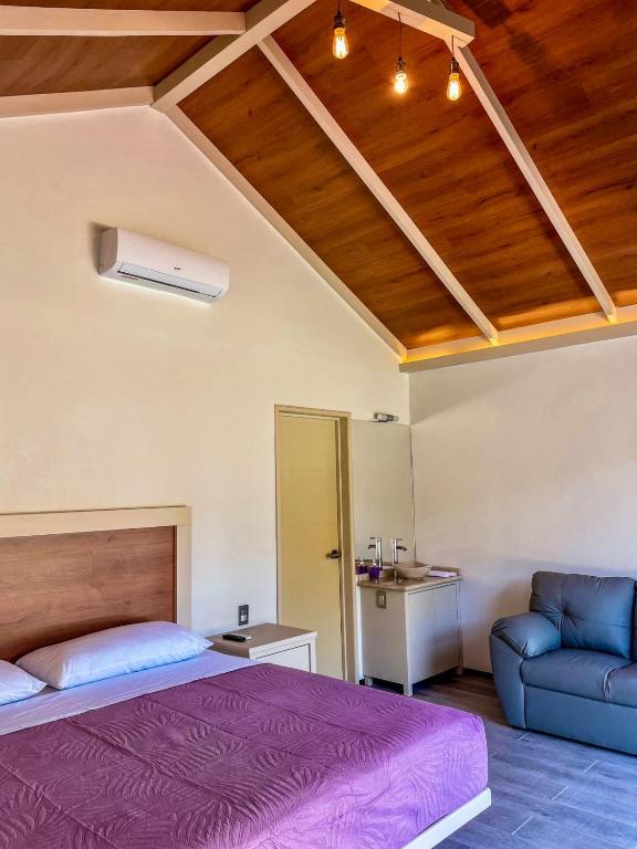 Postel nebo postele na pokoji v ubytování RIO HOTEL Y GLAMPING