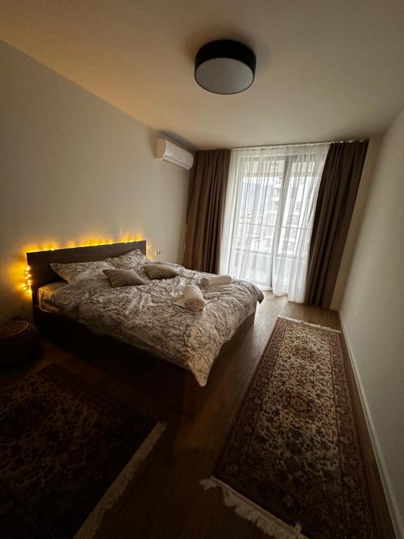 Postel nebo postele na pokoji v ubytování 1BR Modern condo near the University