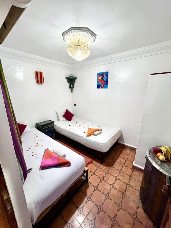 Postel nebo postele na pokoji v ubytování RIAD TENDANCE IN MARRAKECH