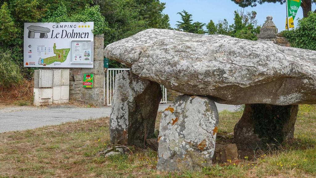 Miestna pamiatka v blízkosti kempingu