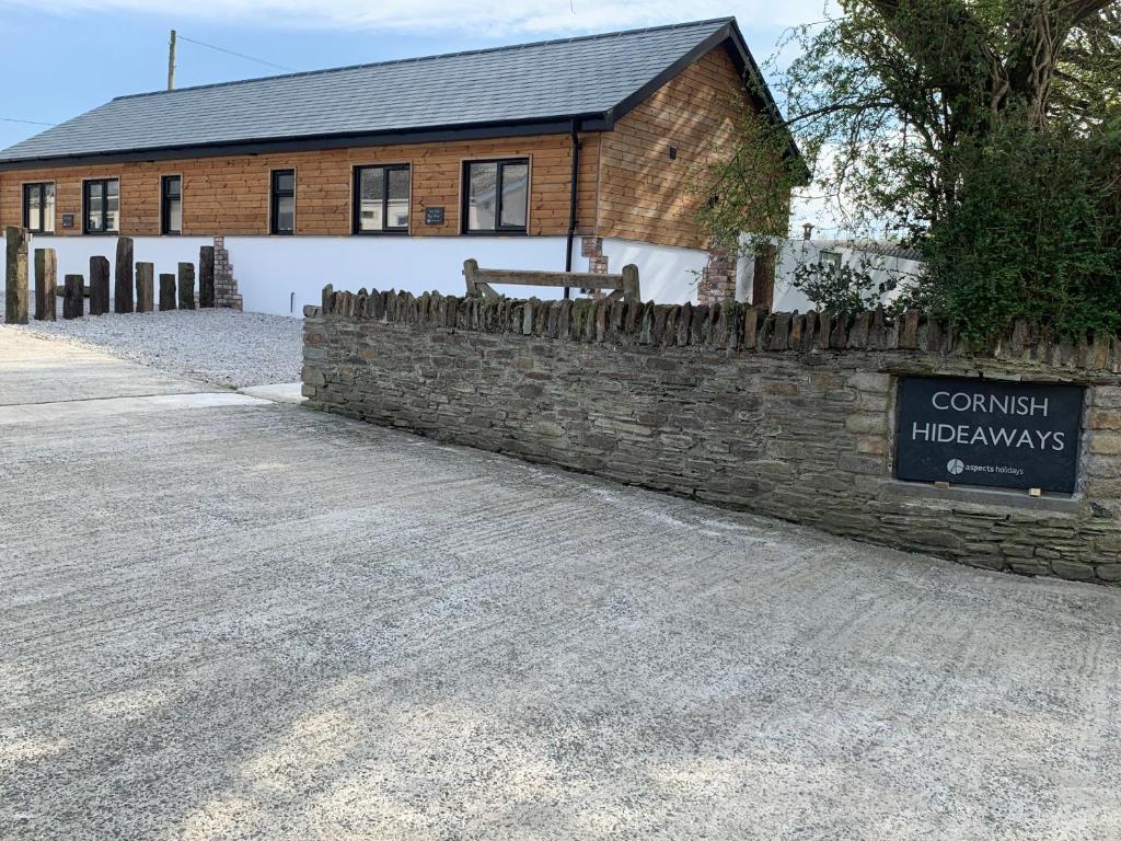 Φωτογραφία από το άλμπουμ του The Old Egg Shed σε Week Saint Mary