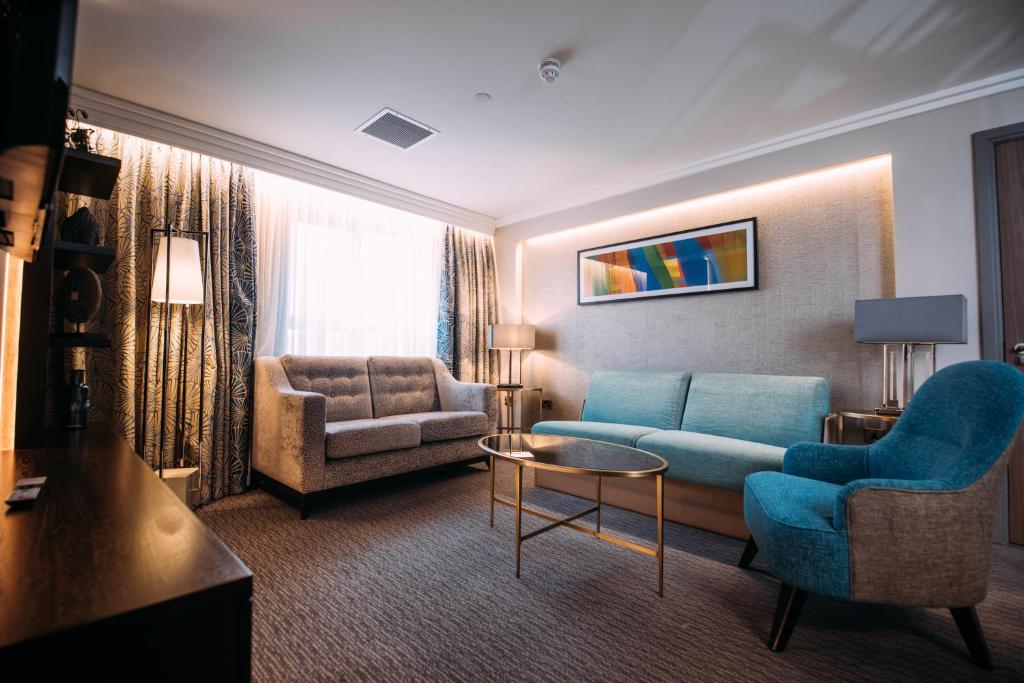 Crowne Plaza - Belfast, an IHG Hotel - King Suite Met één Slaapkamer Met Een Bankje