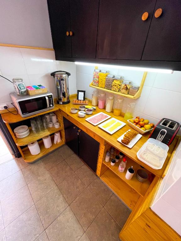 Kuchyň nebo kuchyňský kout v ubytování Mora Hostel