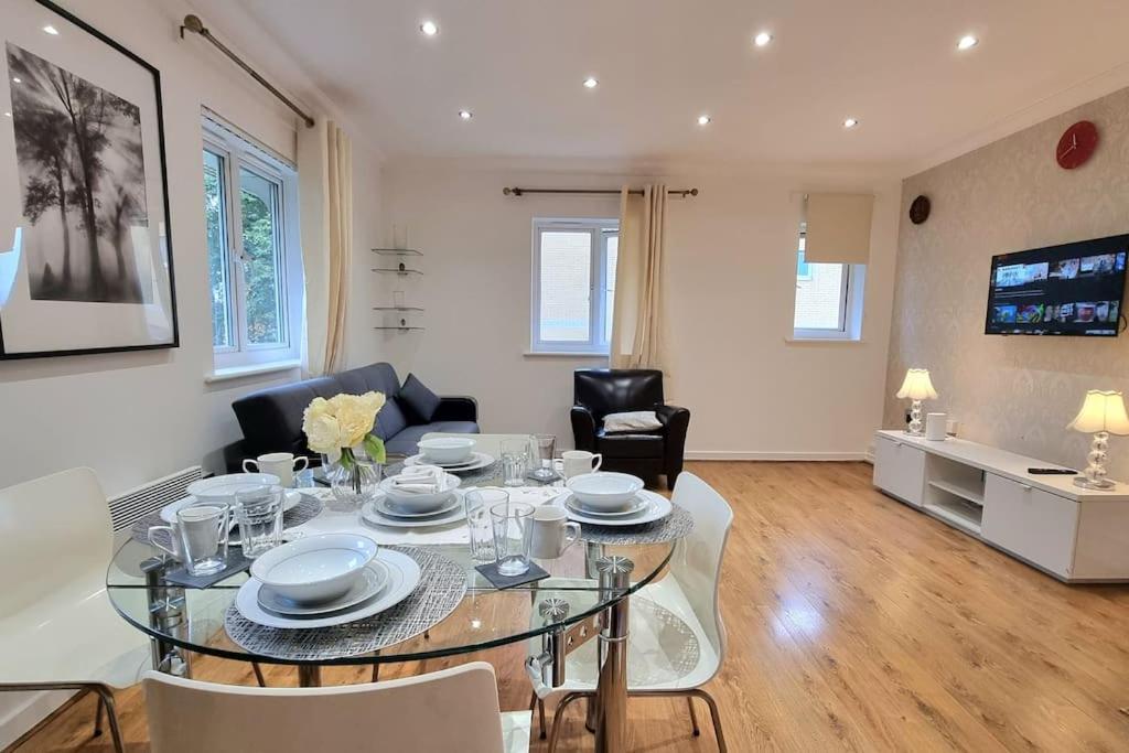 Gallery image of Specious Parkview Apartment, 4 Mins Walk to Underground in Barkingside