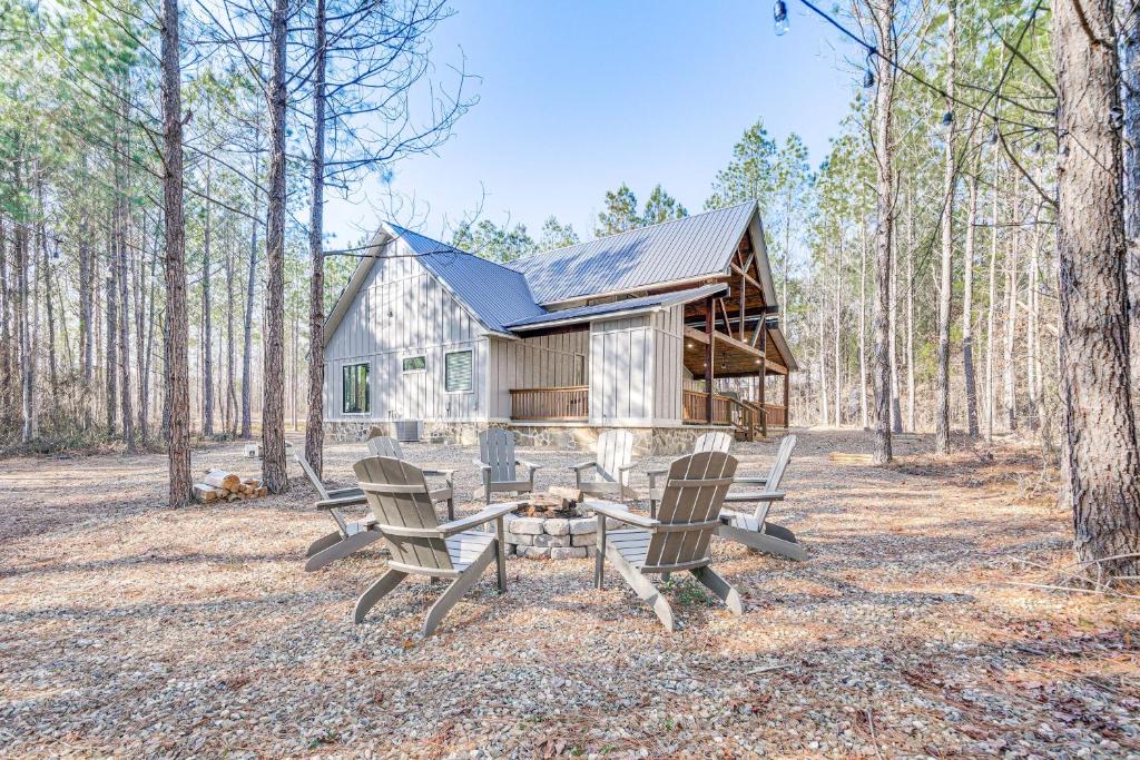 Broken Bow Cabin with Hot Tub and Covered Deck!, Broken Bow (updated