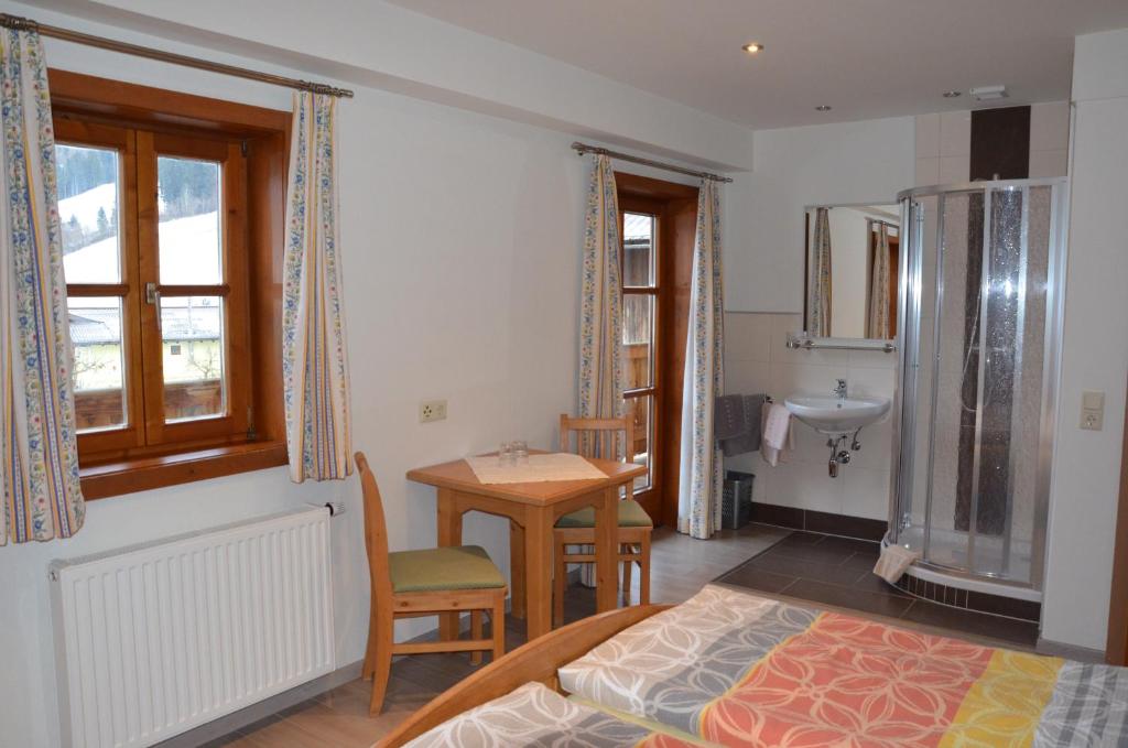Kuchyň nebo kuchyňský kout v ubytování Gästezimmer Peterbauer