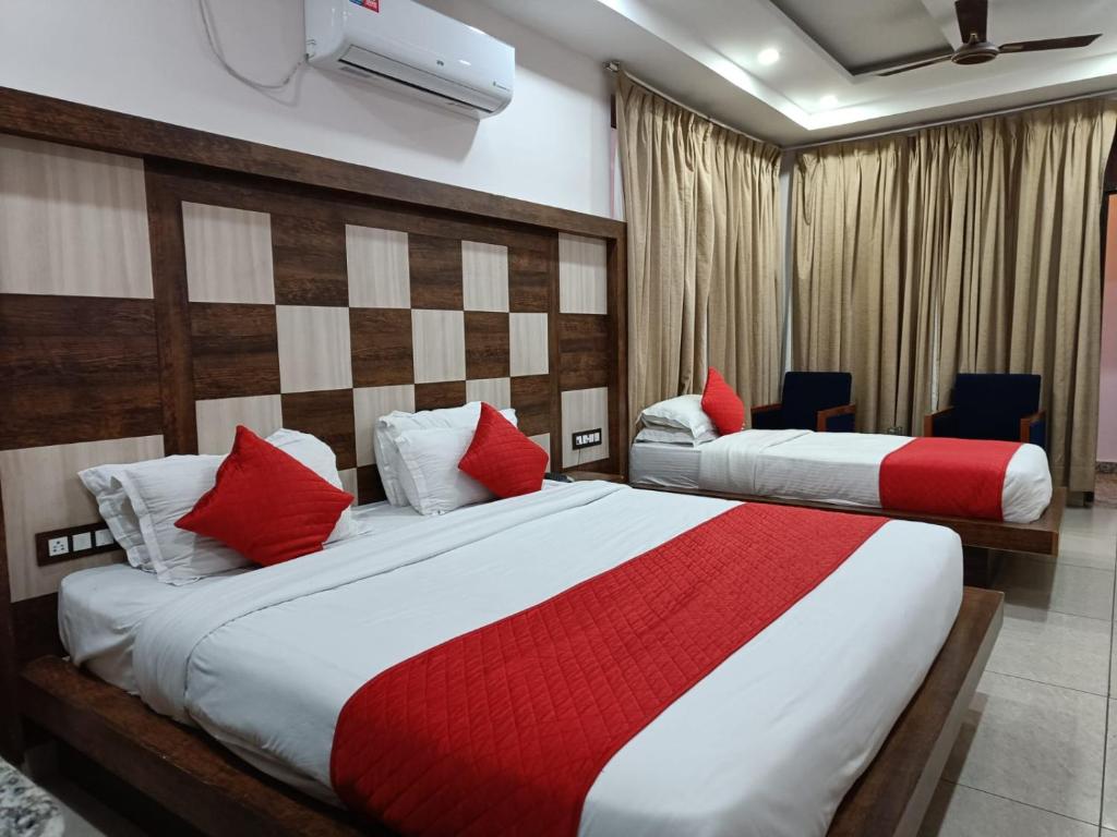 King Castle Mcleodganj-centrally heated and air cooled- Near MALL Road - Free Parking - Family Room With Balcony