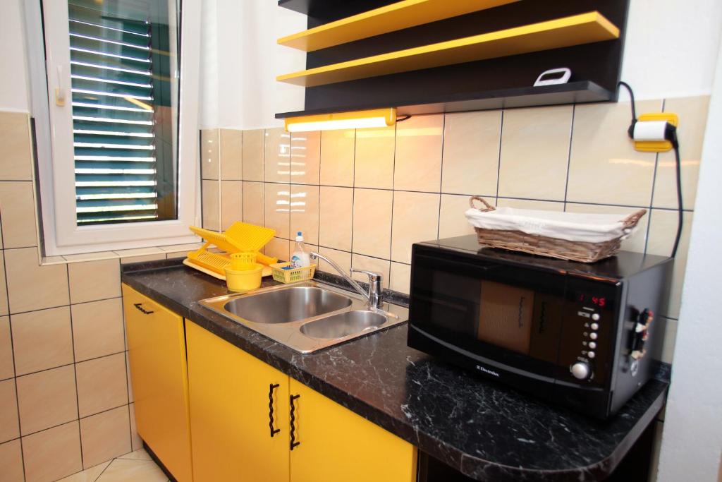 Kuchyň nebo kuchyňský kout v ubytování Rooms Carija