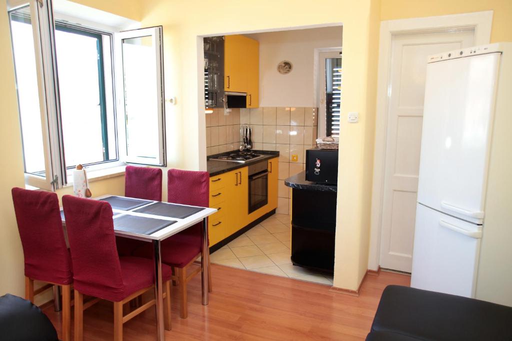 Kuchyň nebo kuchyňský kout v ubytování Rooms Carija