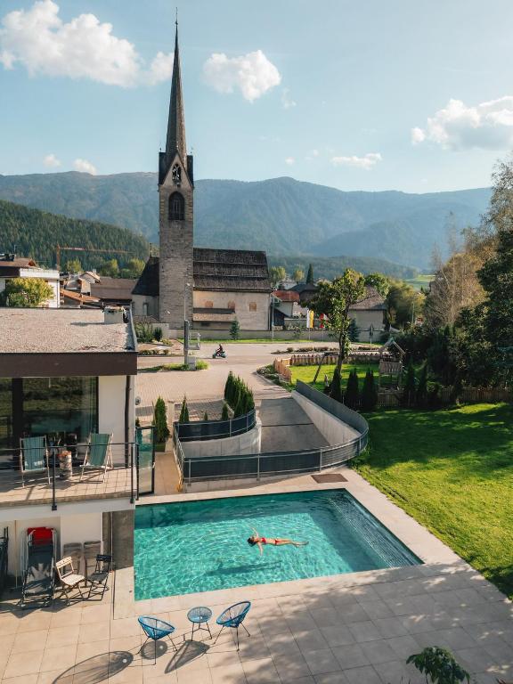 Nespecifikovaný výhled na hory nebo výhled na hory při pohledu z hotelu