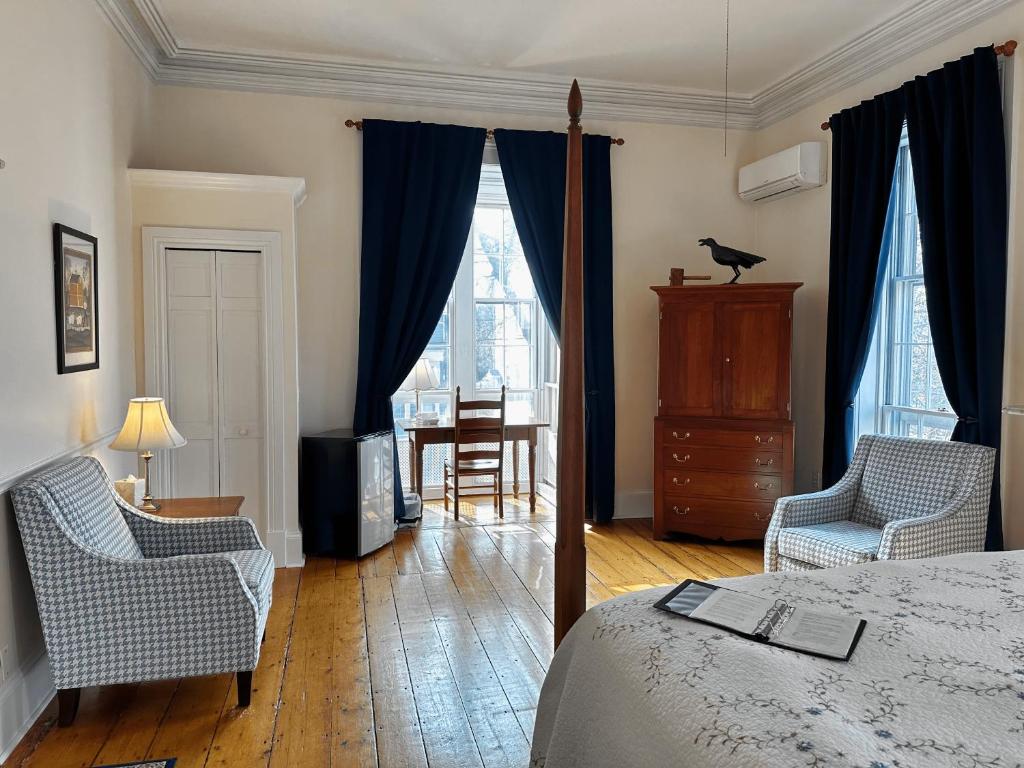 Postel nebo postele na pokoji v ubytování Christopher Dodge House