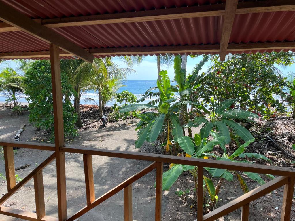 an ocean view from the porch of a beach house at Hostal San Mabel Herping - Playa Cuevita in El Valle