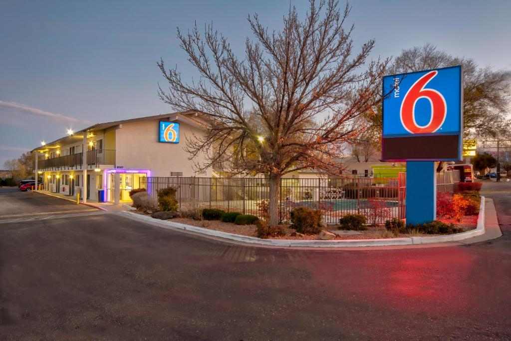 Motel 6 Santa Fe - Housity
