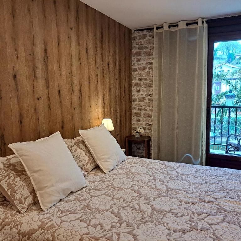 Postel nebo postele na pokoji v ubytování Apartamento con terraza al Puente Romano
