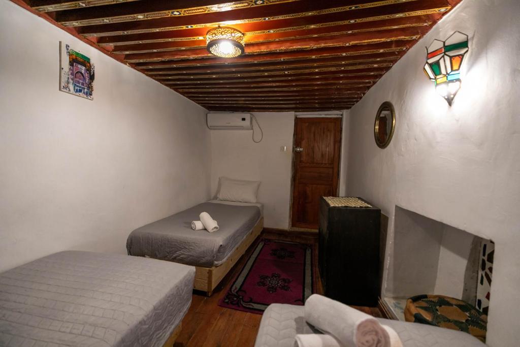 Postel nebo postele na pokoji v ubytování RIAD DAR DIWAN