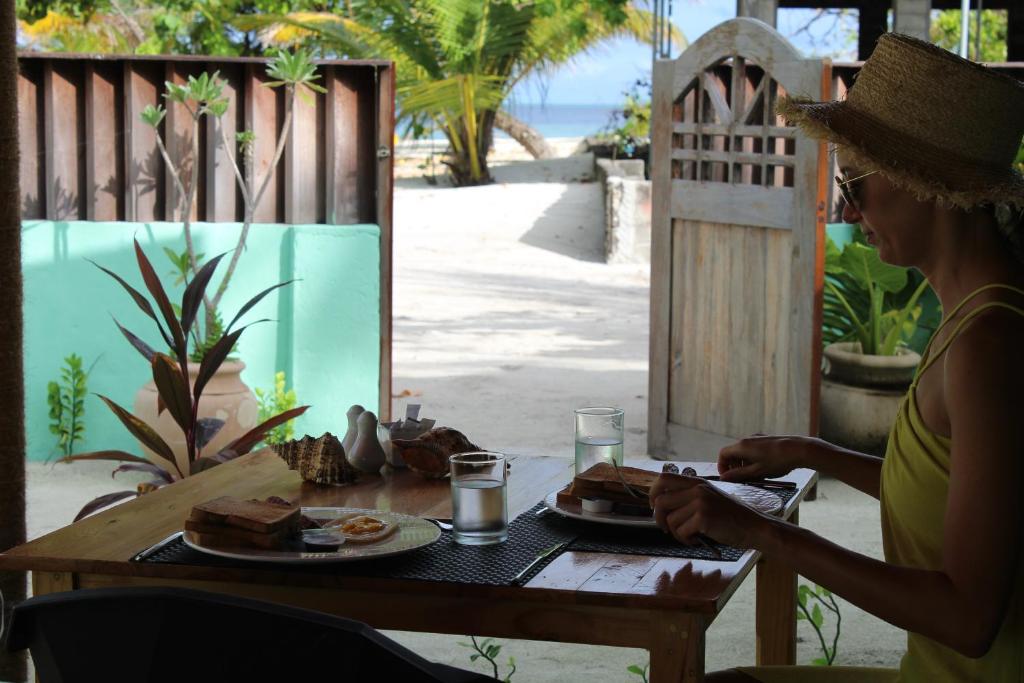 MAMELLO Beach Club Maldives - 10