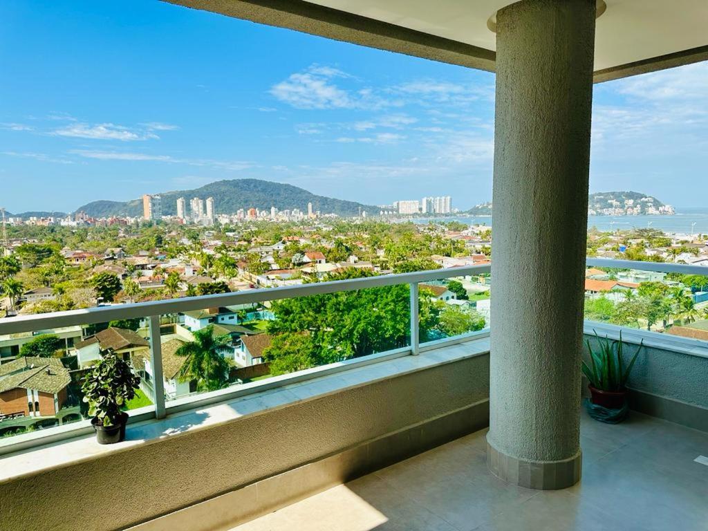 a balcony with a view of a city at Vista Panorâmica Enseada in Guarujá