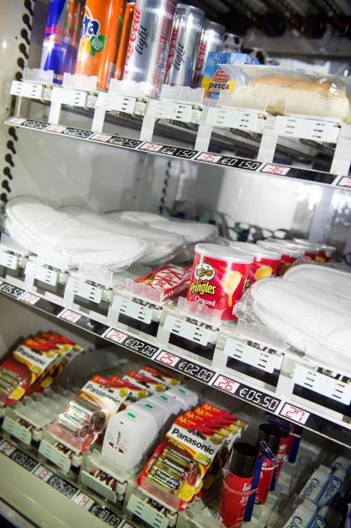 Supermarket nebo jiné obchody v  hotelu nebo okolí