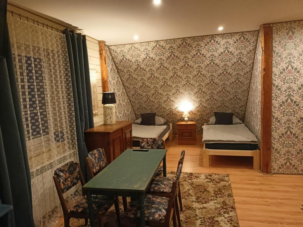 Postel nebo postele na pokoji v ubytování Świerkowe Siedlisko pokoje gościnne