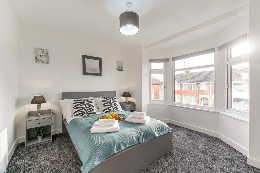 a bedroom with a bed with towels on it at Modern House, Sleeps 5 in Central Coventry in Coventry