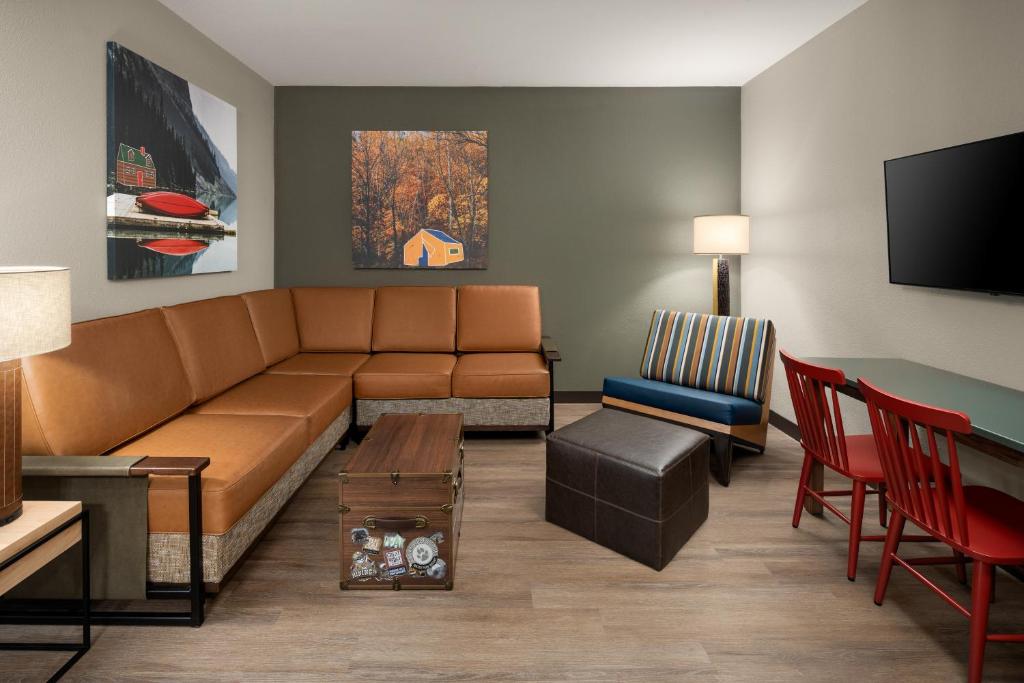 Great Wolf Lodge Grand Mound - Grizzly Bear Suite (Balcony/Patio)