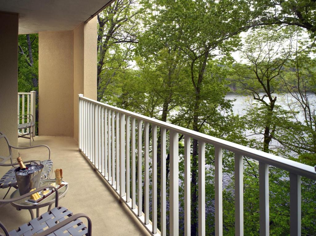 Atlanta Evergreen Lakeside Resort photo