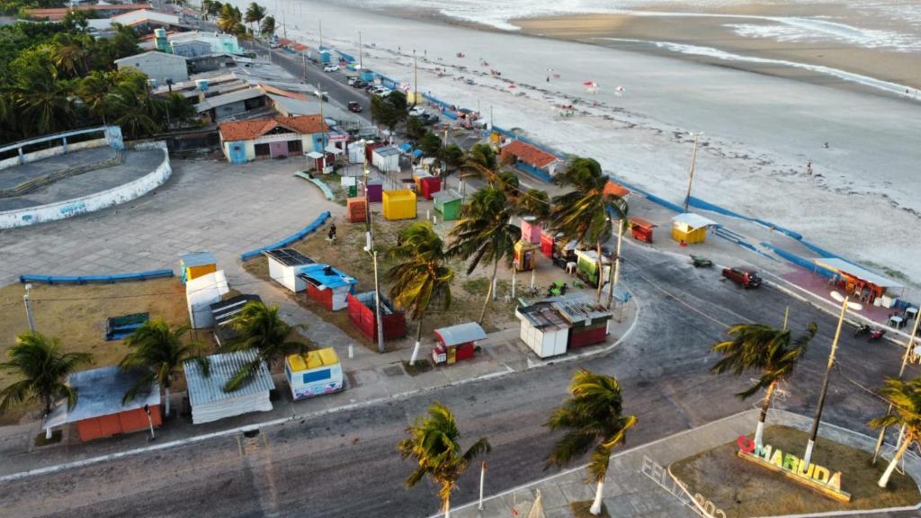 an aerial view of a beach with houses and palm trees at Linda casa em marudá in Maruda