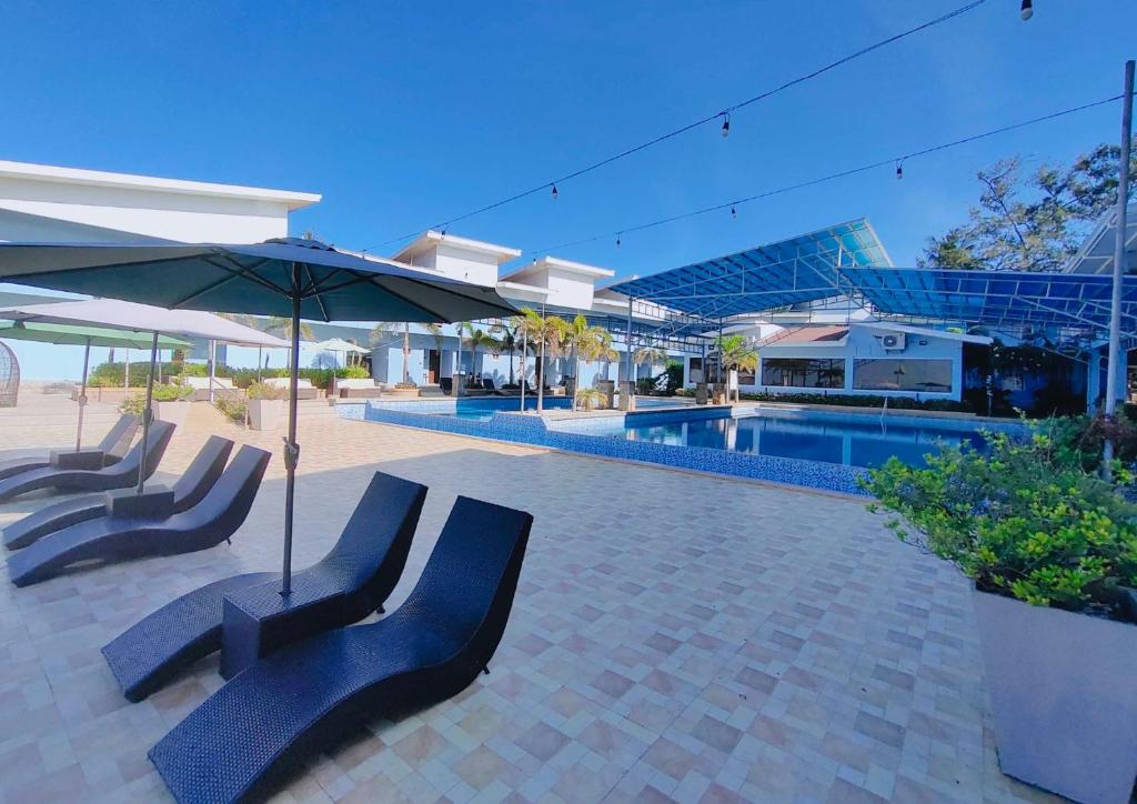 Bazén v ubytování Funtasea Hotel and Beach Resort nebo v jeho okolí