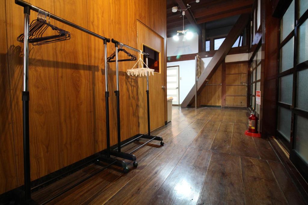 Fotografie z fotogalerie ubytování 貸切民泊勝山ベース325 福井県立恐竜博物館まで車で5分 v destinaci Kitarokuroshi