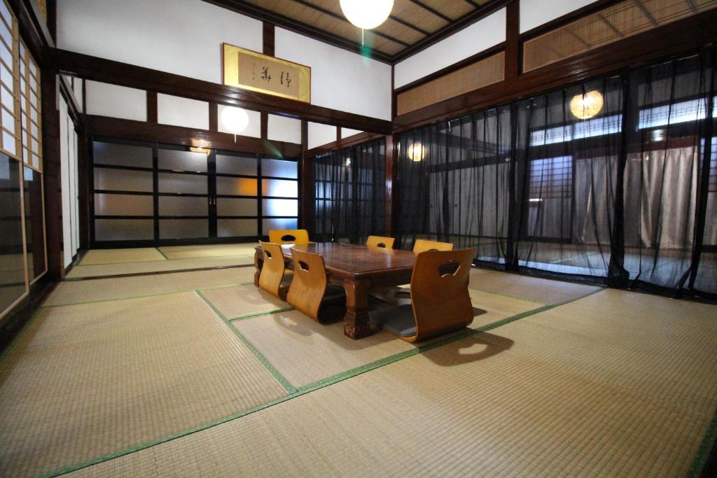 Posezení v ubytování 貸切民泊勝山ベース325 福井県立恐竜博物館まで車で5分