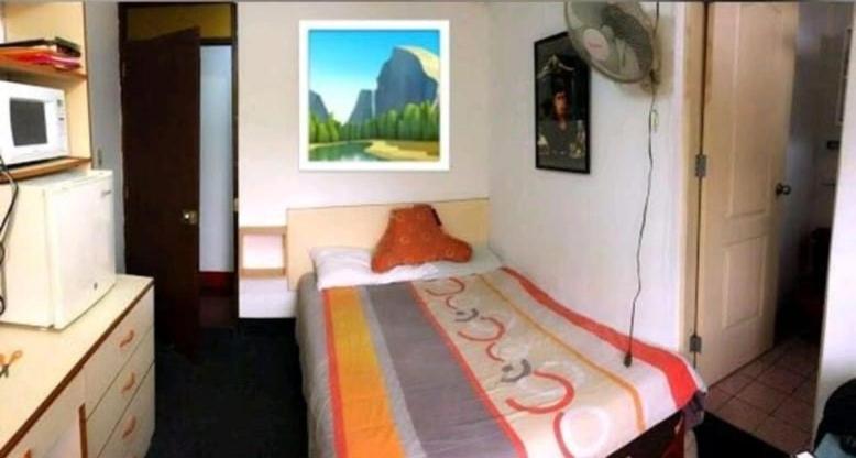 Tempat tidur dalam kamar di Hospedaje Miraflores 17