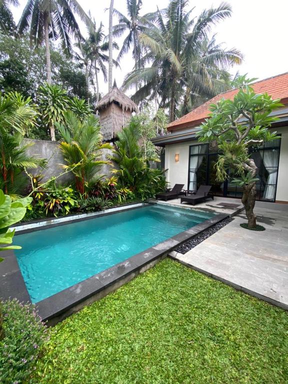 Bazén v ubytování Sawitri Anandhita Luxury Villas nebo v jeho okolí