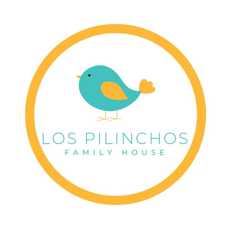logotipo de pájaro para una casa familiar en Casa de los Pilinchos, en San Lorenzo El Cubo