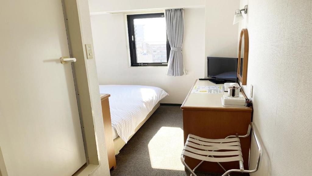 Postel nebo postele na pokoji v ubytování Smile Hotel Kitaasaka