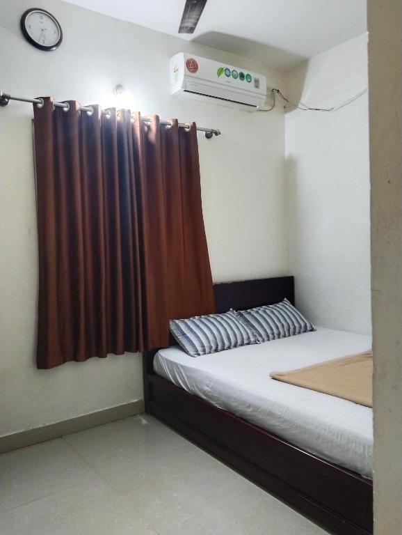 Tempat tidur dalam kamar di Arabian Residency