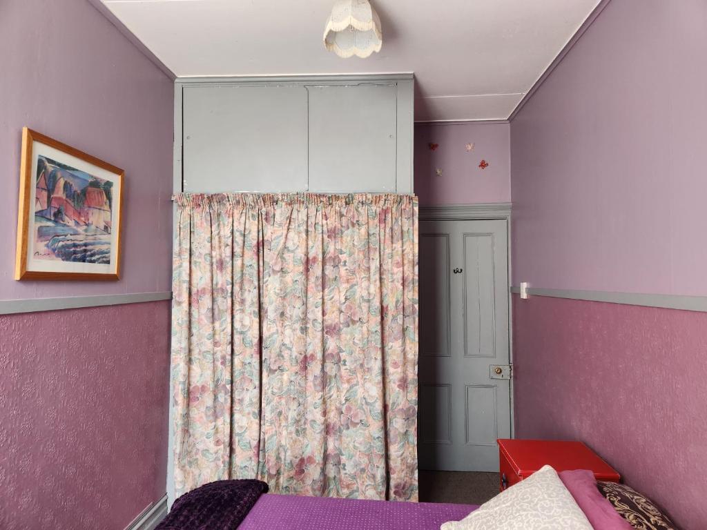 Postel nebo postele na pokoji v ubytování Quirky Villa Homestay