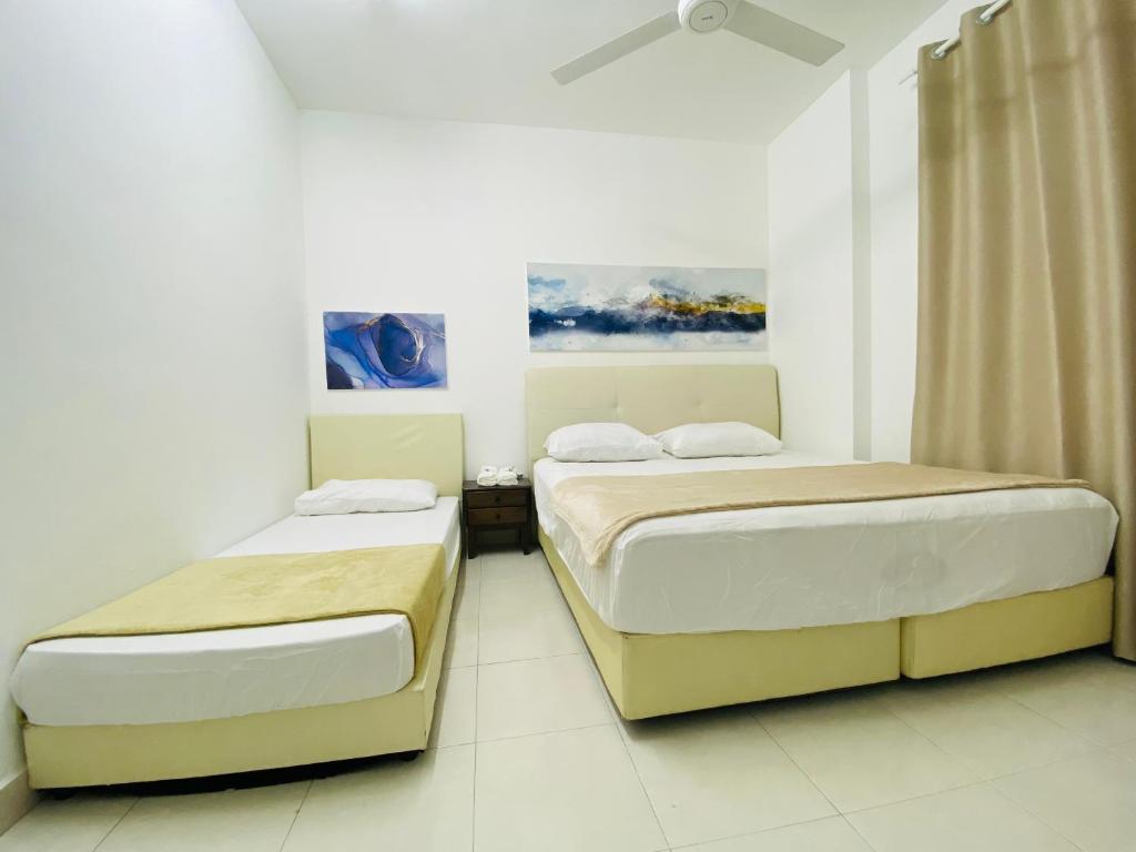 מיטה או מיטות בחדר ב-Alyn Home Kluang III Netflix WIFI Coway